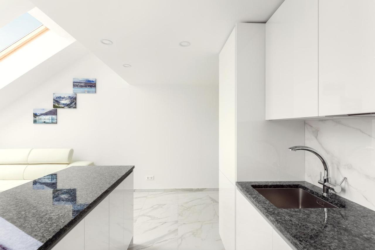 Luxurious Kaunas Basilica Apartment In Old Town By Urban Rent Eksteriør bilde