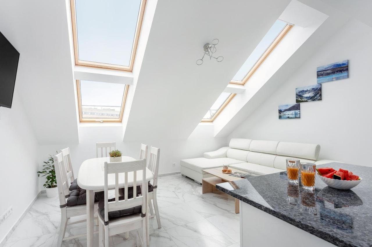 Luxurious Kaunas Basilica Apartment In Old Town By Urban Rent Eksteriør bilde