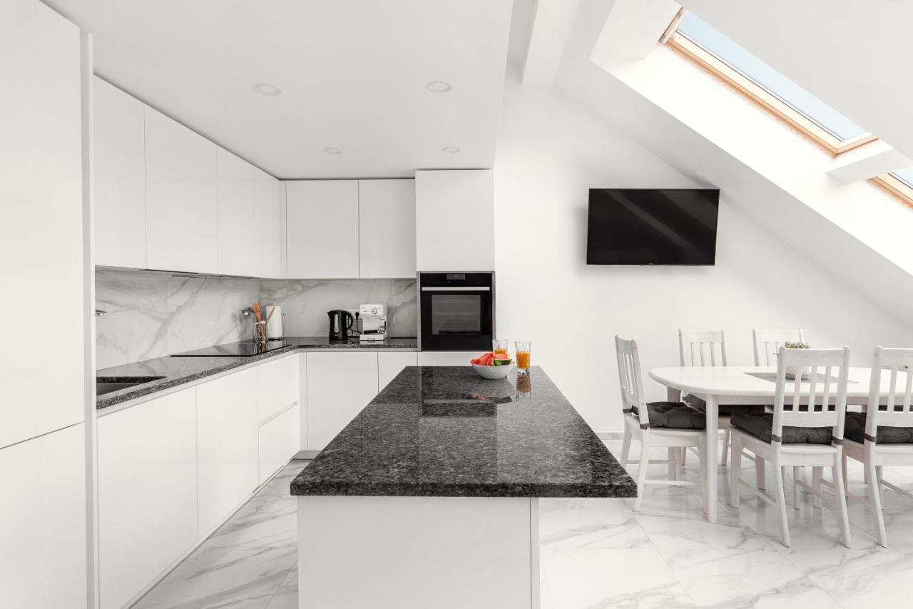 Luxurious Kaunas Basilica Apartment In Old Town By Urban Rent Eksteriør bilde
