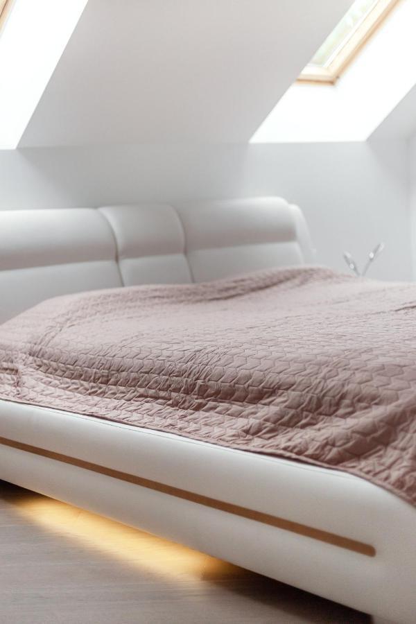 Luxurious Kaunas Basilica Apartment In Old Town By Urban Rent Eksteriør bilde